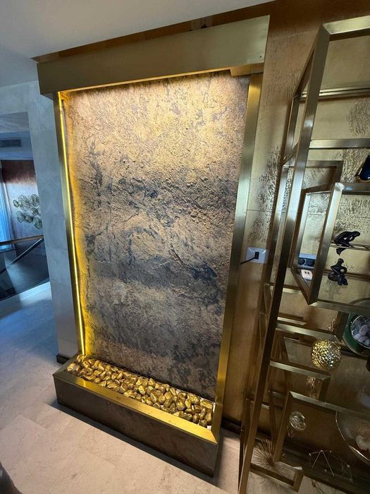 Fantana decorativa de perete interior