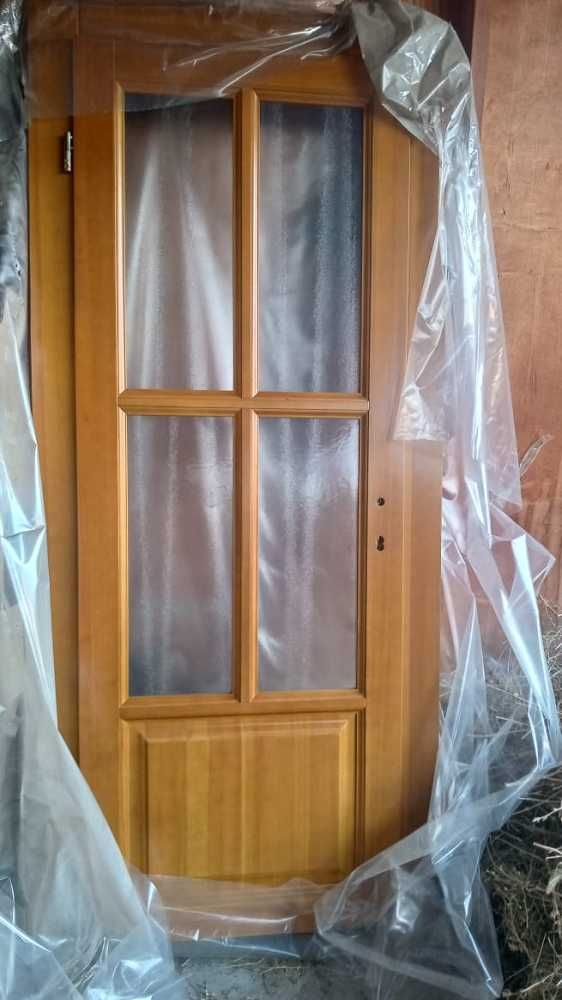 двери деревянные входные