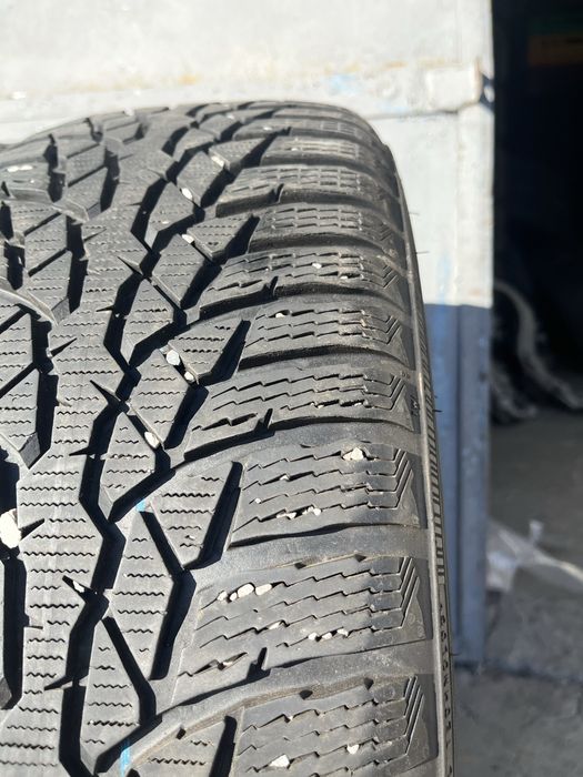 2 бр. зимни гуми 215/60/16 Nokian 6+ mm DOT 3218