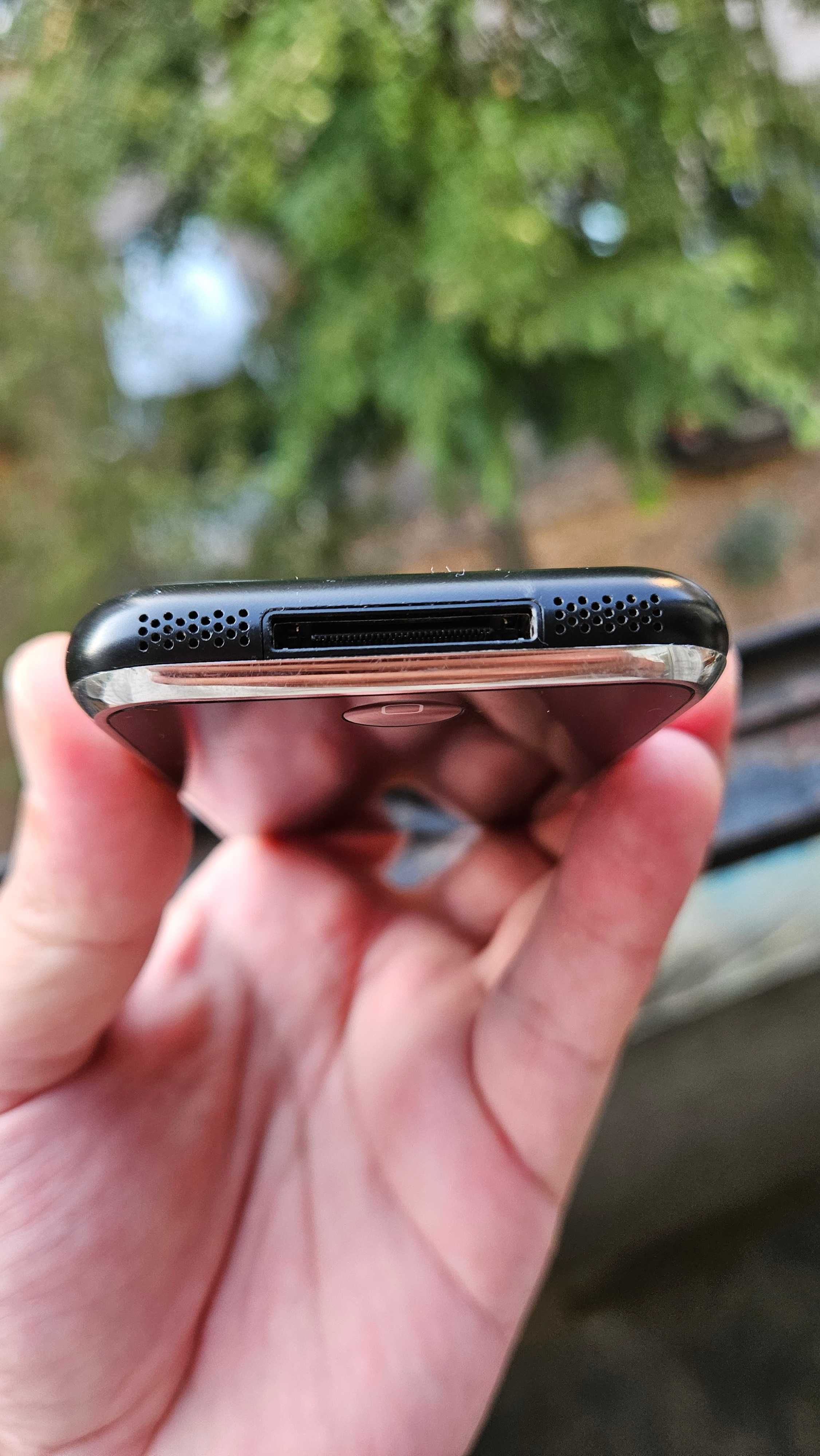 Продавам Iphone 2G първия Айфон