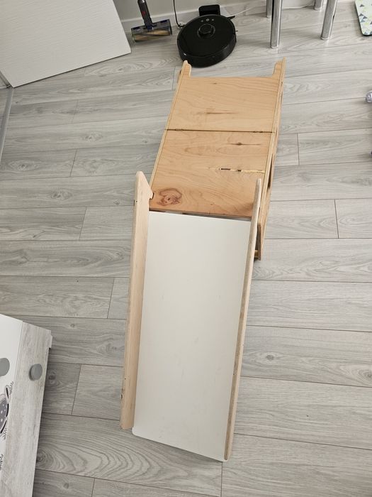 Монтесори кула с пързалка