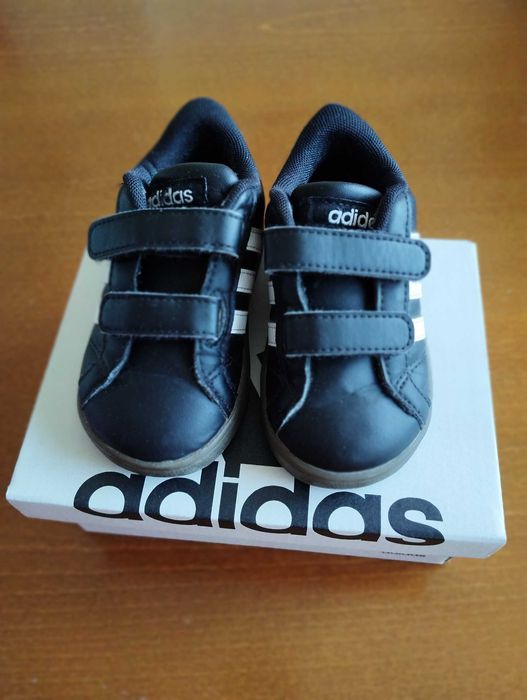 Маратонки Адидас за момченце