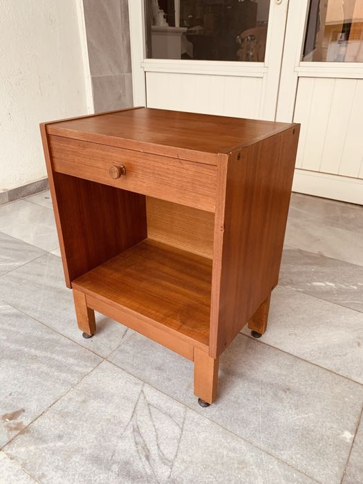 Италианска ретро масичка/шкафче от 80-те