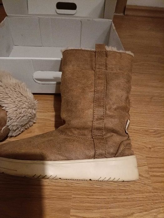 Cizme Zara 34 tip ugg