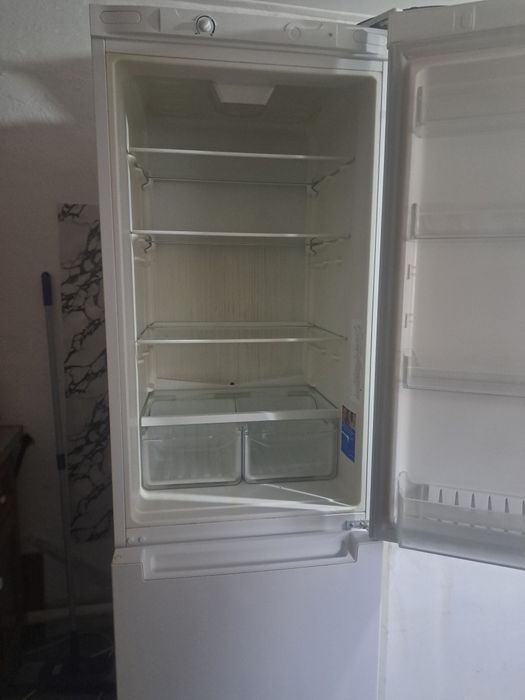 Холодильник продаётся