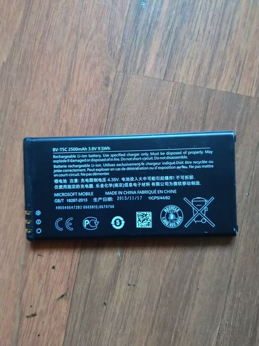 Vând acumulator original pentru telefon Nokia Lumia 640