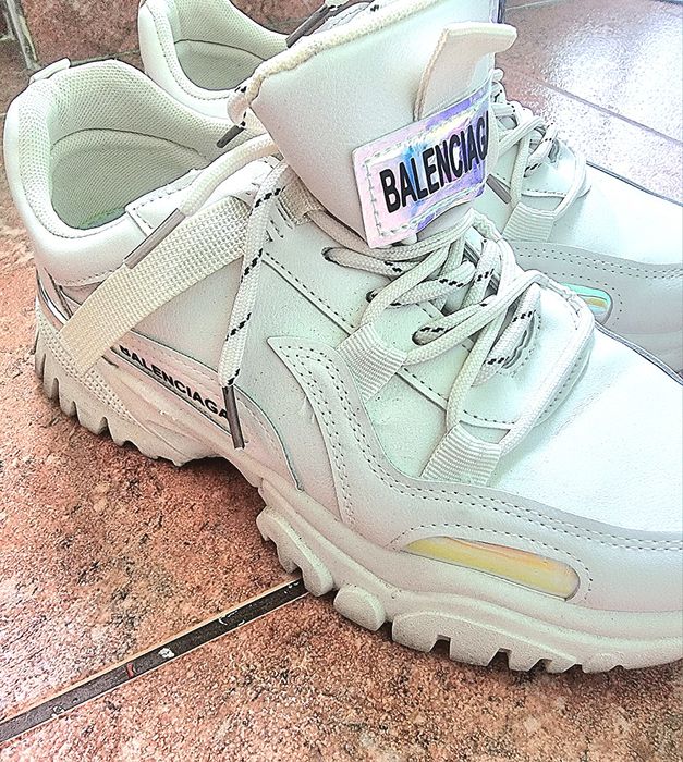 Sneakerși Balenciaga Triple S. Mărimea 39.