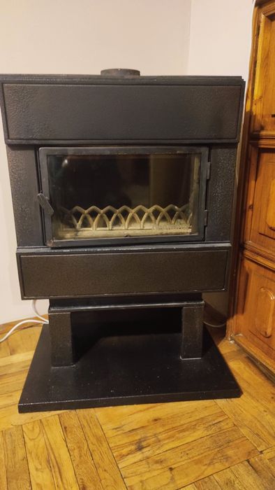 Продавам чугунена камина