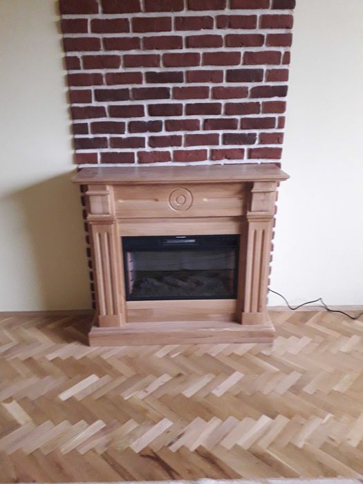 Vând șemineu nou,din lemn de stejar,cu aerotermă
