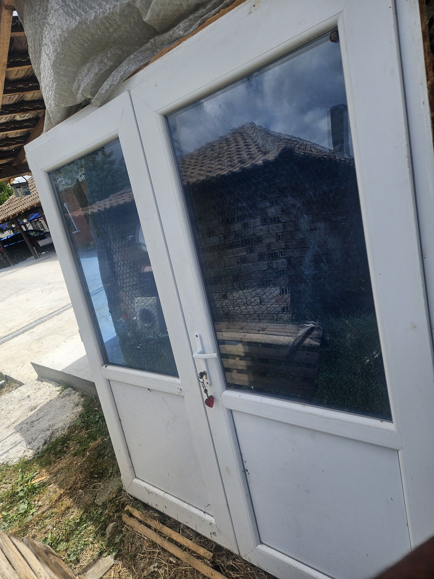 Двоина врата.отварят се и двети врати