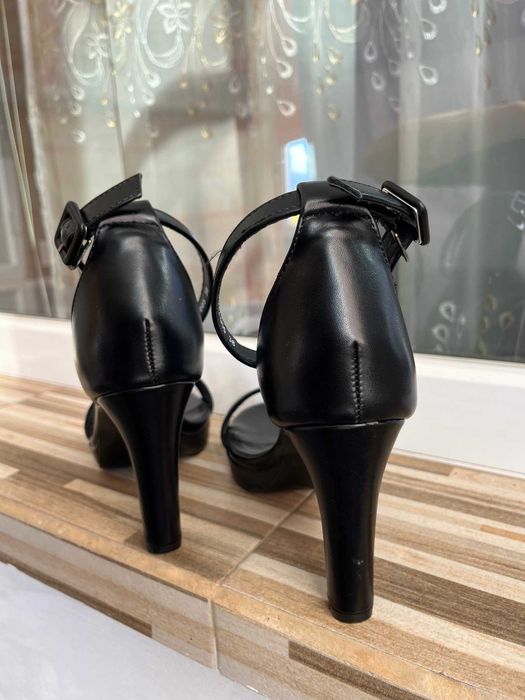 Черни дамски сандали от еко кожа