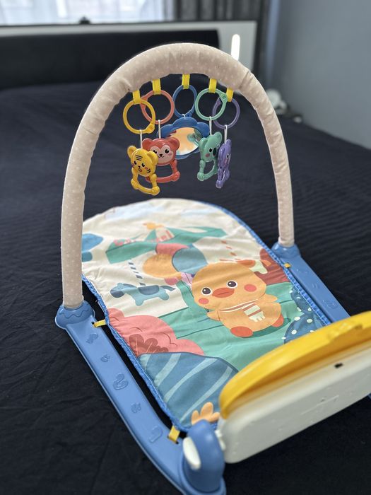 Активна гимнастика с пиано Carousel Синя