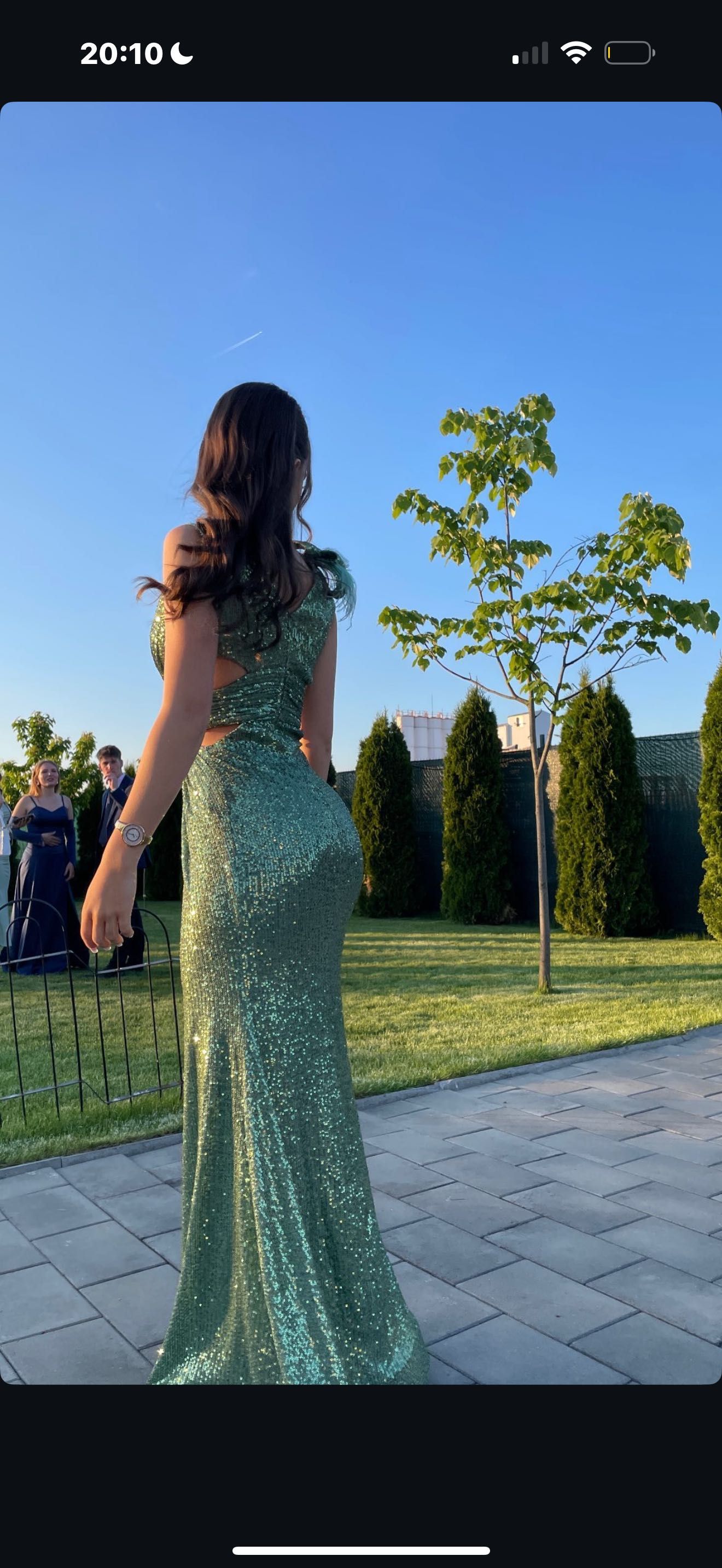 Vand rochie de seara, paiete si pene
