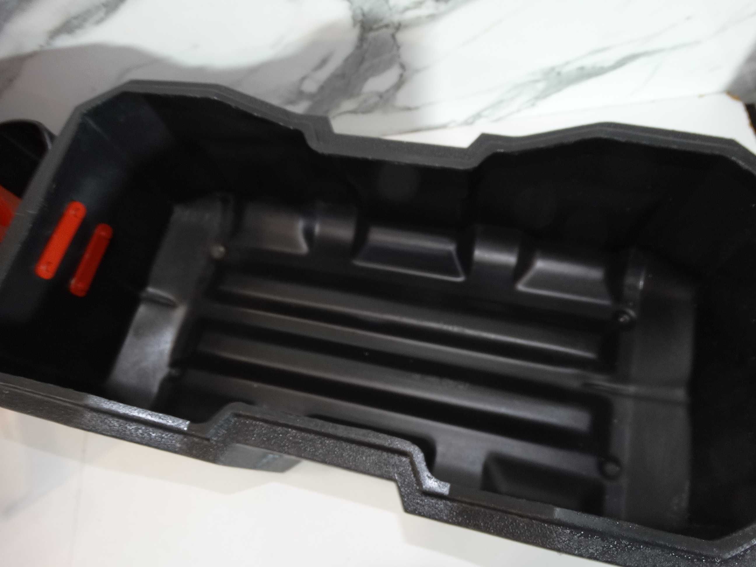 Milwaukee M18 VC - Акумулаторна прахосмукачка