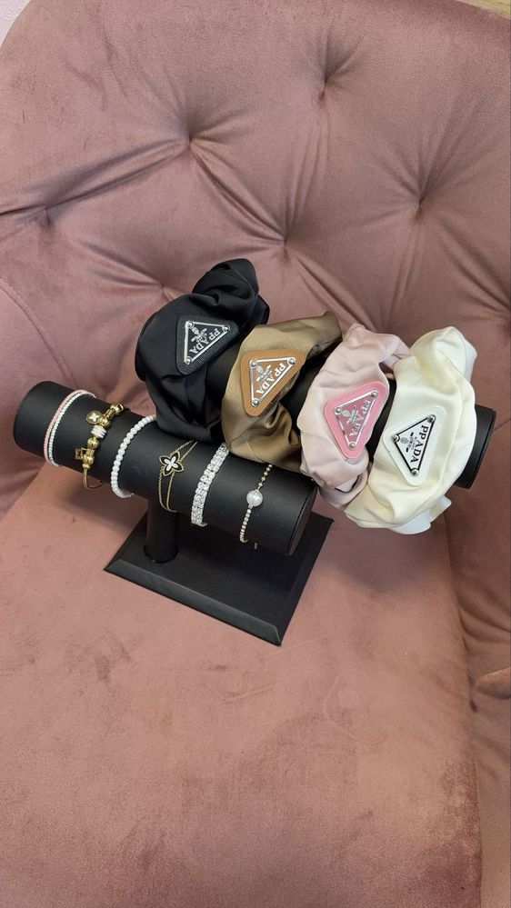 Van Cleef Miu Miu Prada