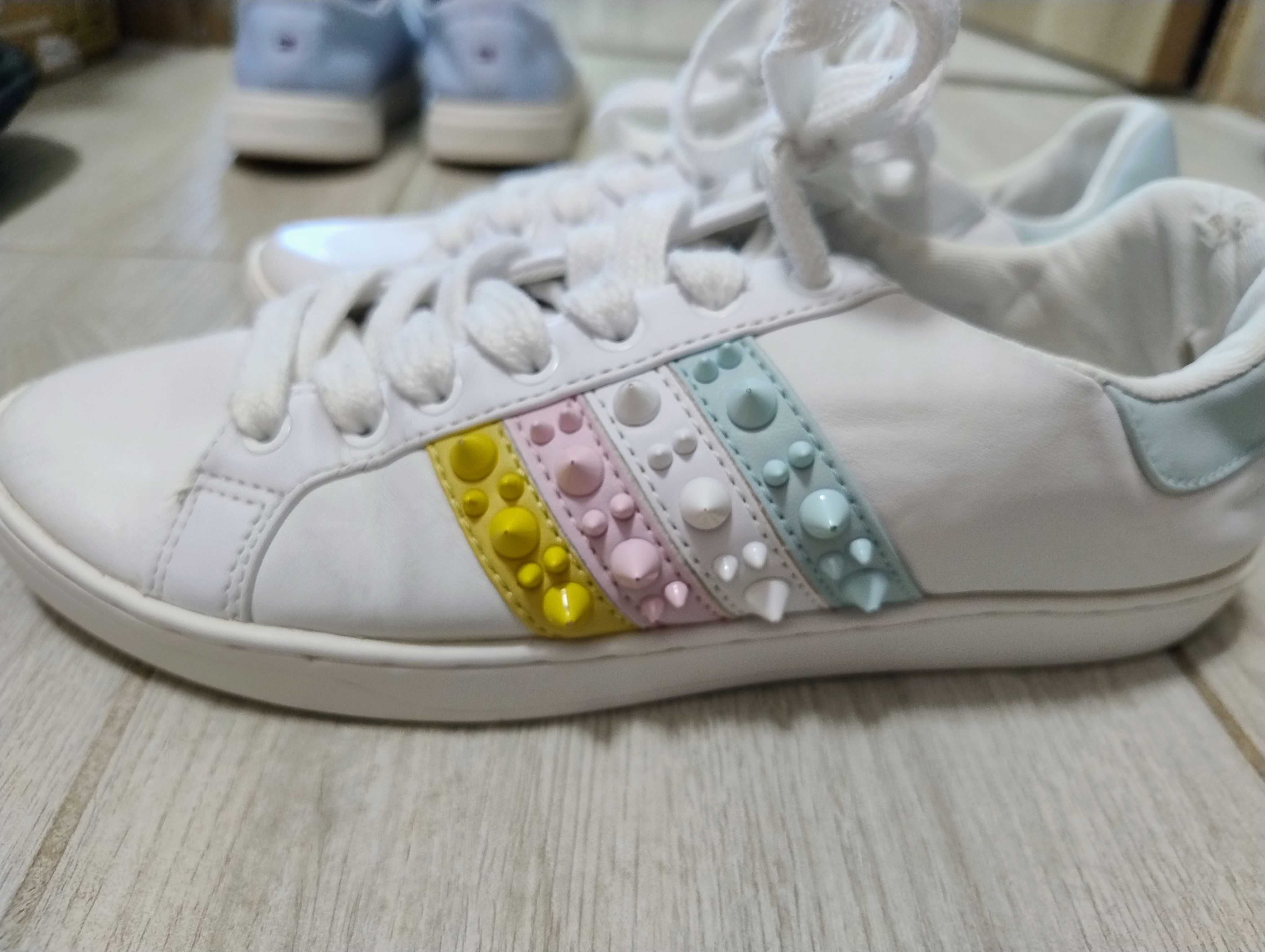Дамски кецове Guess Nr. 37