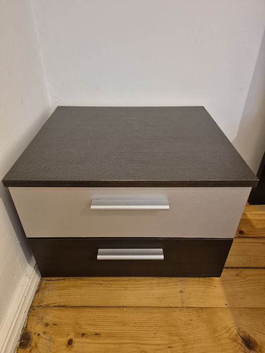 Легло, 2 подматрачни рамки и 2 нощни шкафчета