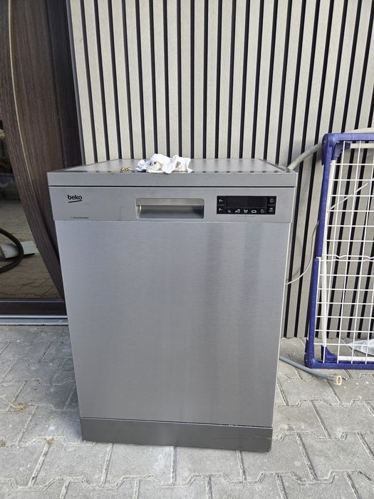 Vând mașină de spălat vase Beko