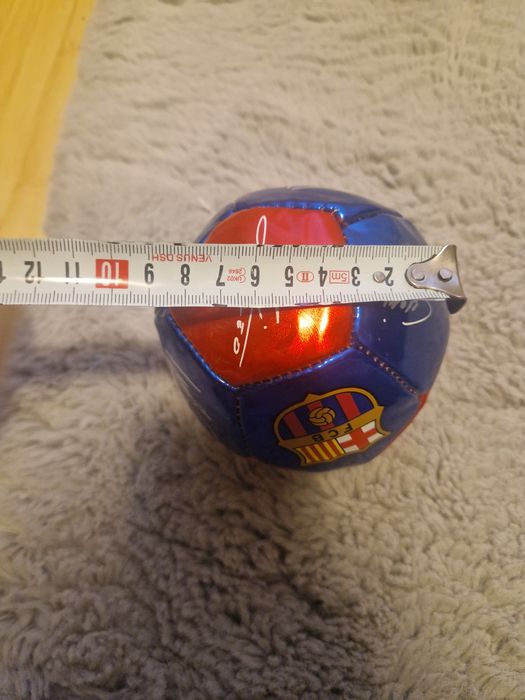 mini minge de fotbal FC Barcelona cu semnaturile jucatorilor..