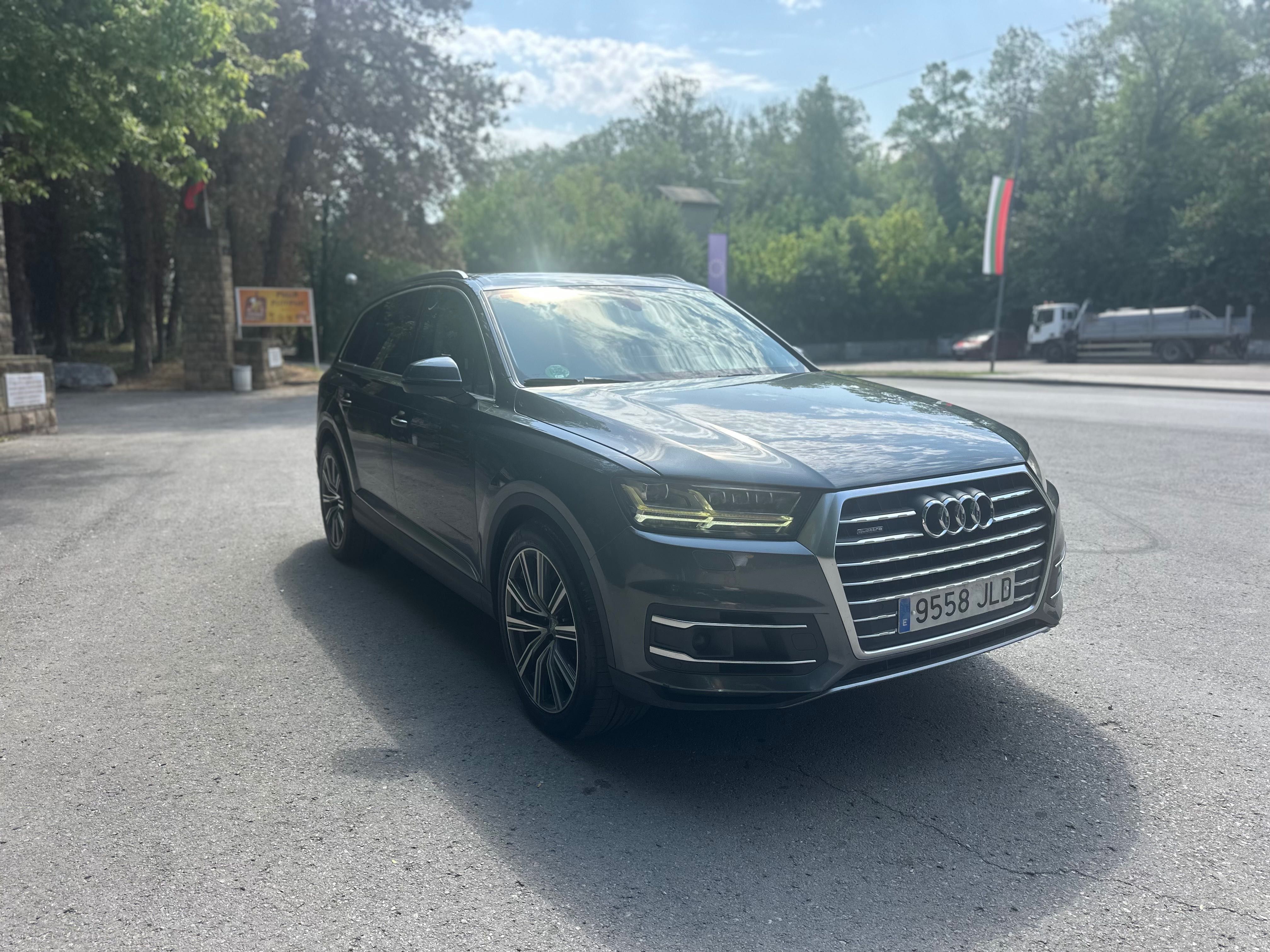 • • • Audi Q7 • • •