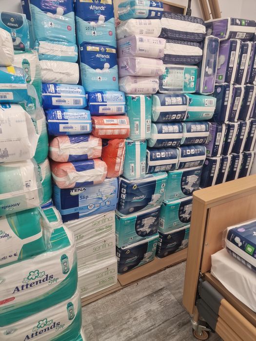 Vând pampers adulți și absorbante
