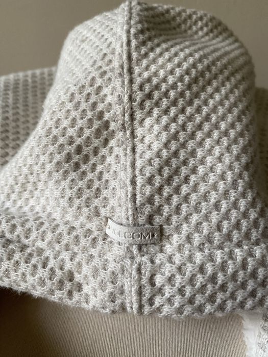 Грейка с качулка Volkom, с етикет