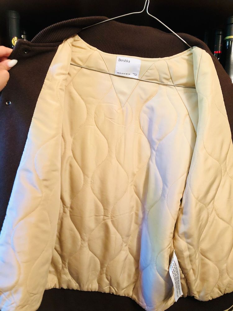 Geaca Varsity Bershka, culoare crem cu maro, mărimea xs