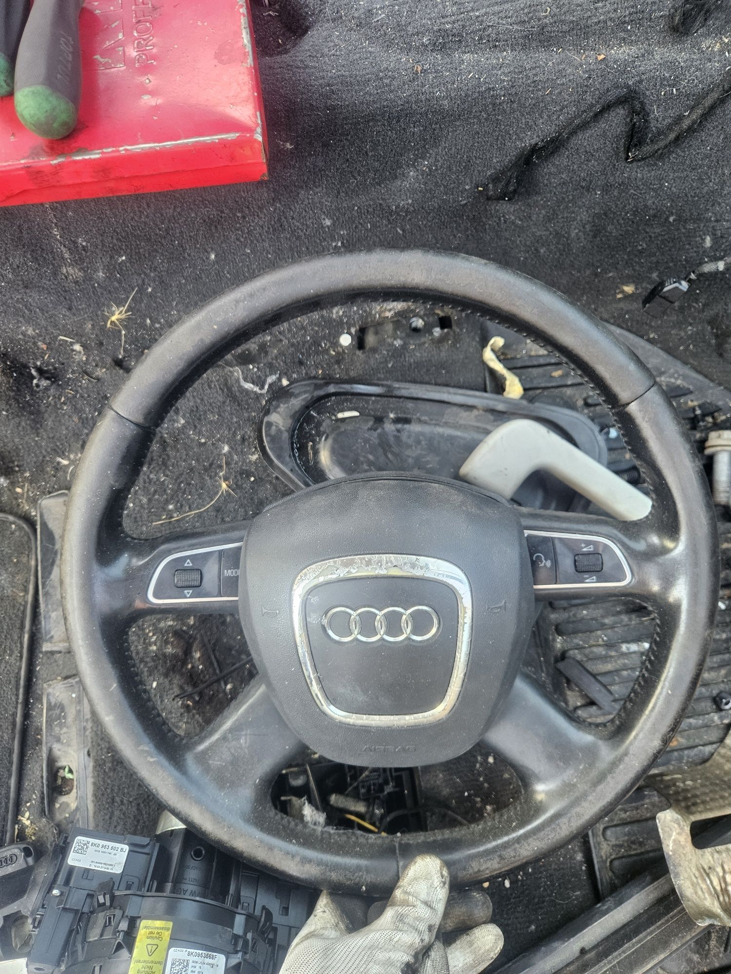 Волан за Audi A4 b8 2010god