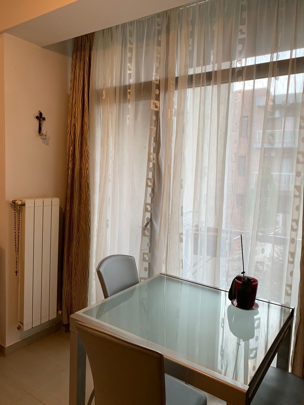 Vand apartament cu doua camere