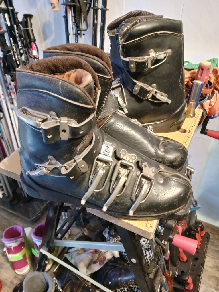 Стари дървени ски ,щеки и ски обувки