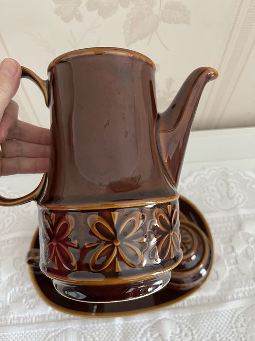 Set de ceai din ceramica. Foarte fin si elegant.
