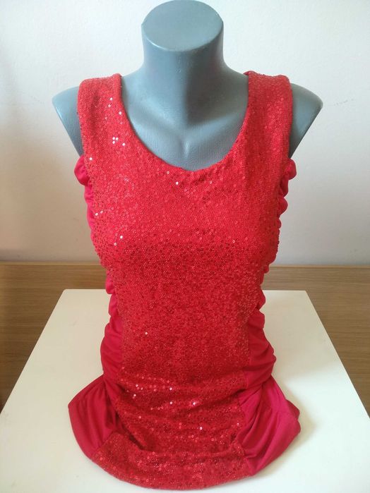 Рокля в червено с пайети