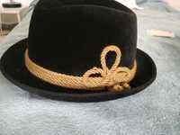 Стилна шапка черен велур