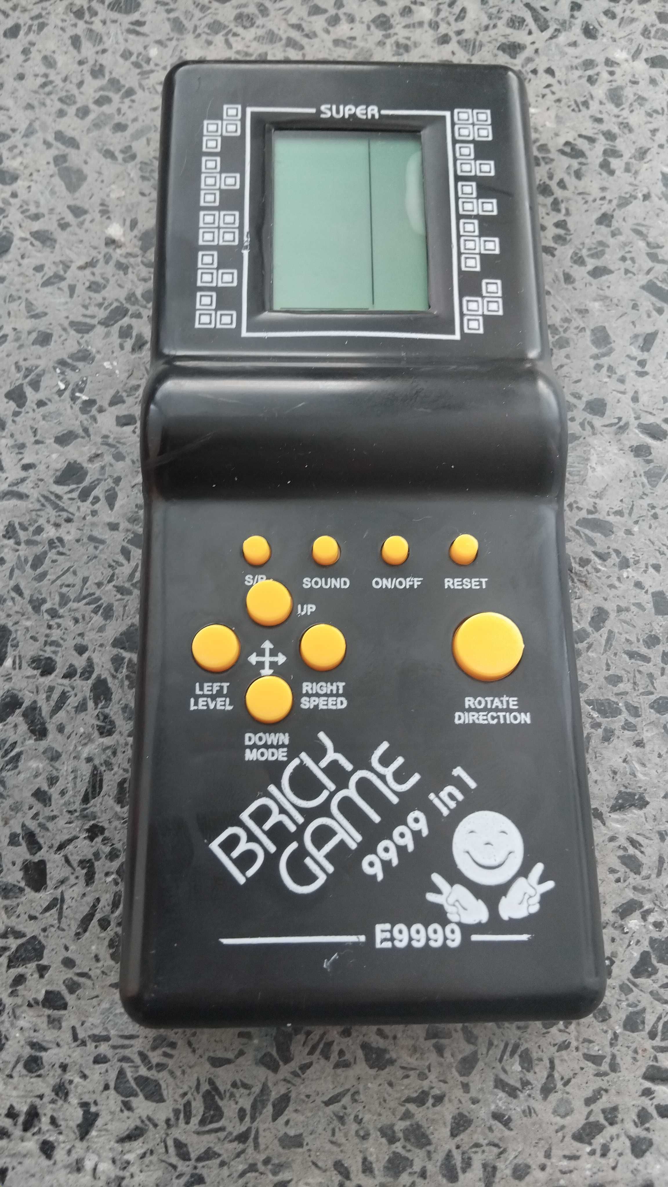 Елктронна игра BRICK GAME