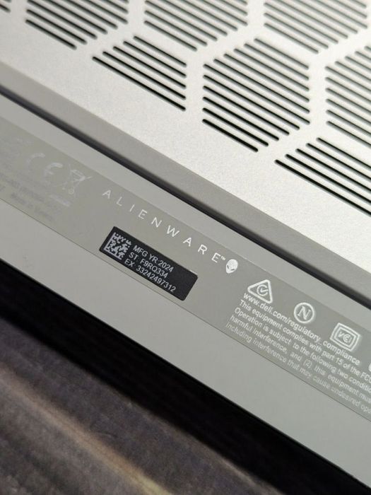 Alienware x16 R1, 13700h, 4070, 16gb, 1t, like new