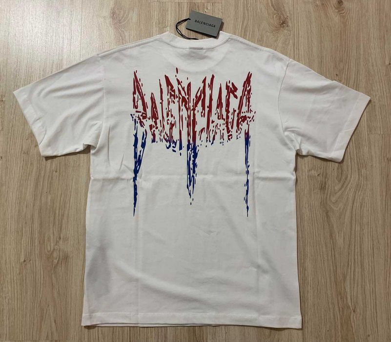 Нови мъжки тениски Balenciaga нови с етикети в черен и в бял цвят.