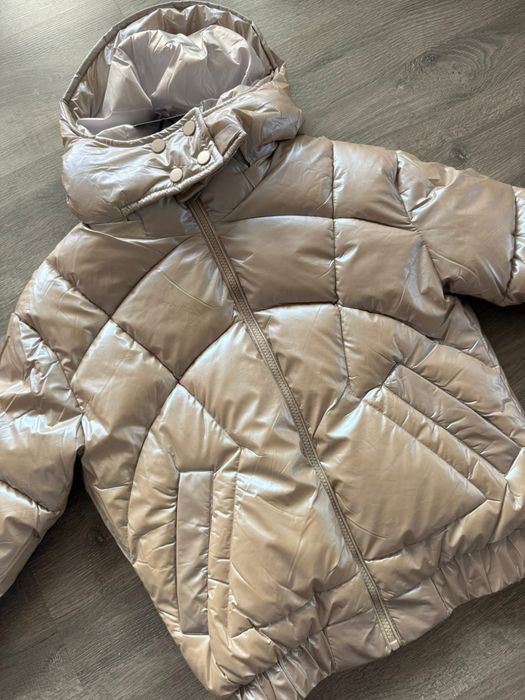 Топло яке с махаща се качулка.