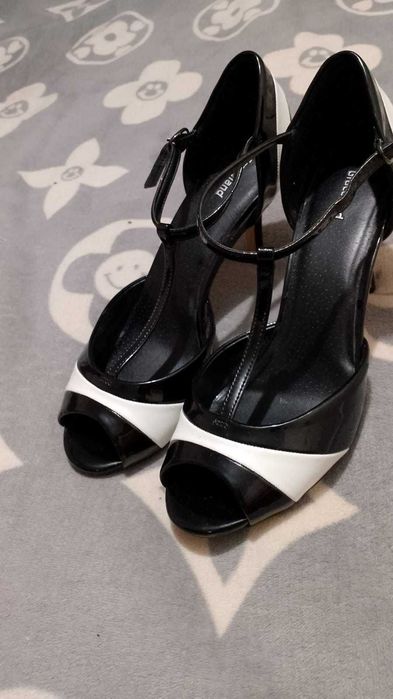 Обувь женская босоножки