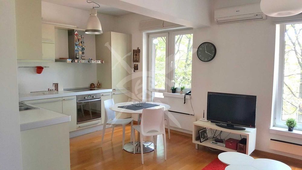 Продава се Тристаен апартамент в София, Център - 84 кв.м за 5120 €/кв.м - Снимка #1