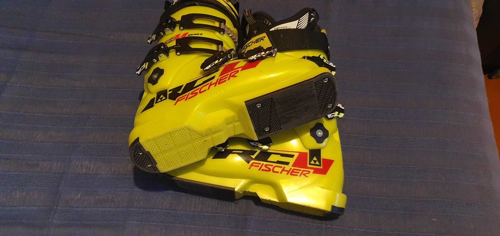 Clapari ski  FISCHER  RC4 JR 100  GALBEN marimea 23,5  EU 37 / 278 mm
