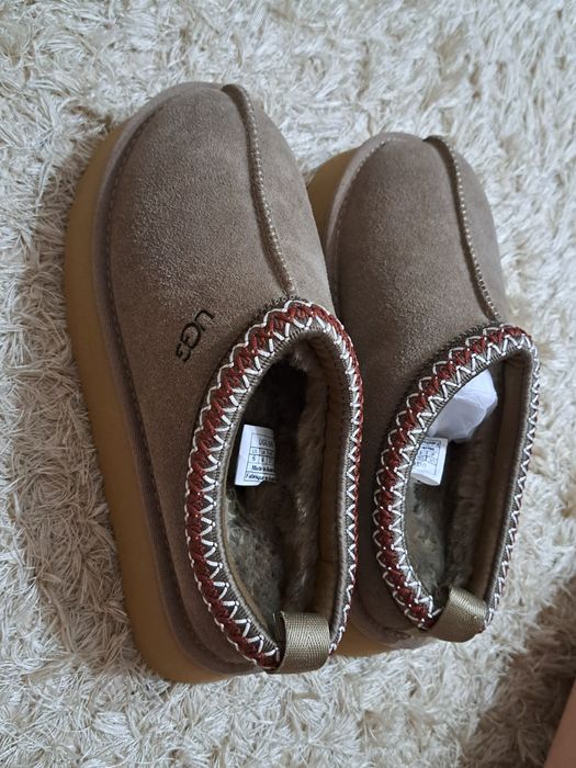 Papuci UGG cu blanită