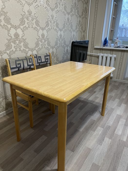 Продам очень качественный стол в Алматы. Напишите в whatsapp