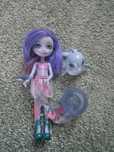 Papusa Enchantimals Dolce Dolphin
