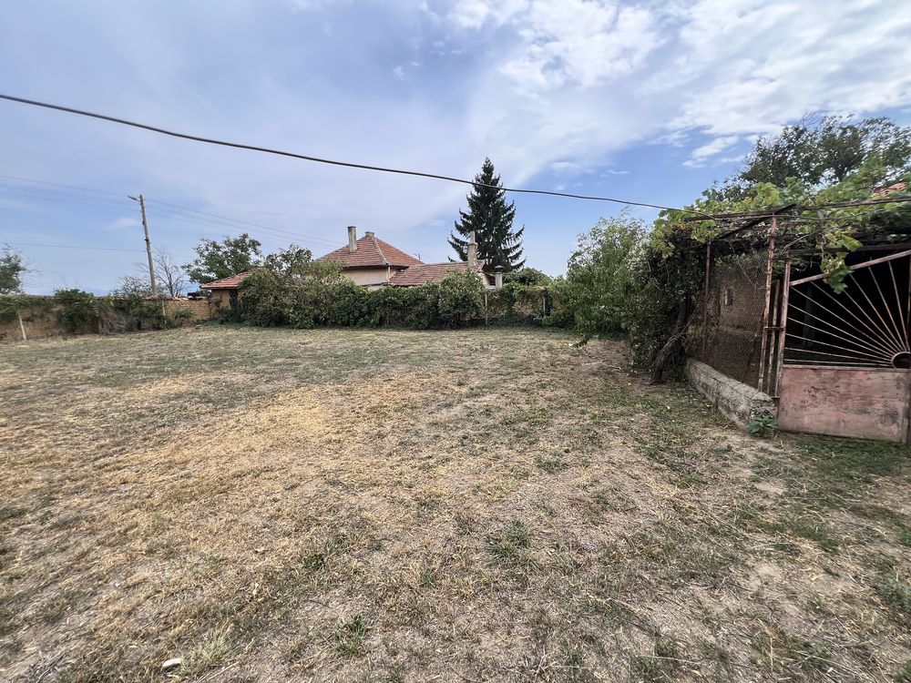 Продава къща с.Дъбово