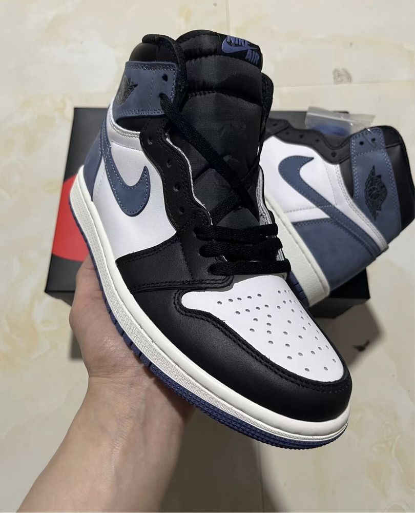 Air Jordan 1 Retro High Blue Moon