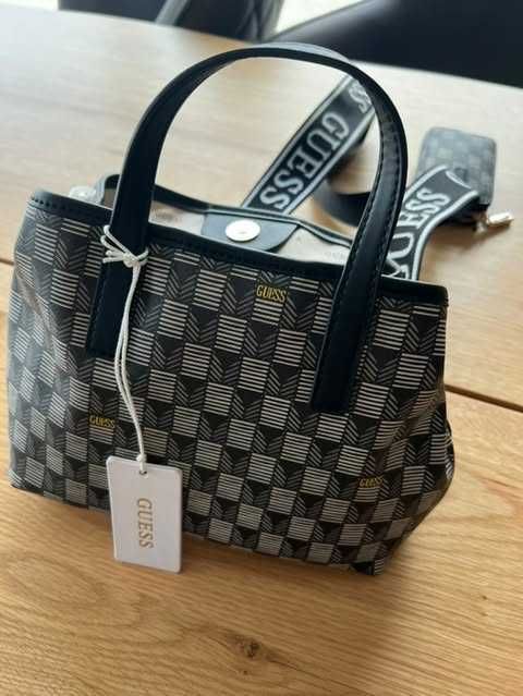 Оригинална дамска чанта GUESS
