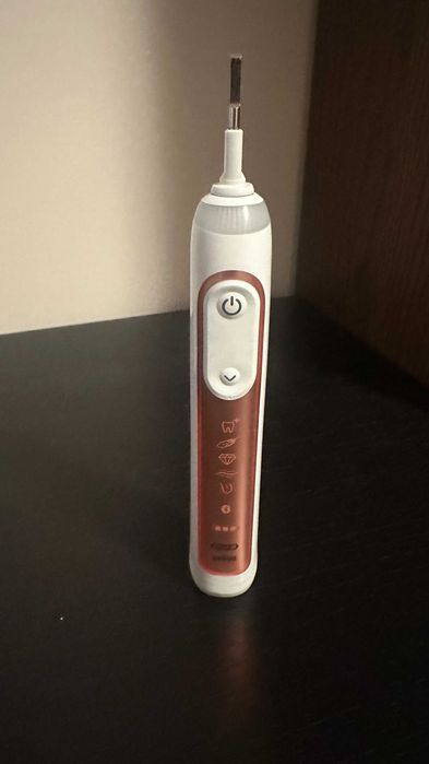 Periuta OralB Genius X, Rose Gold - BROKEN