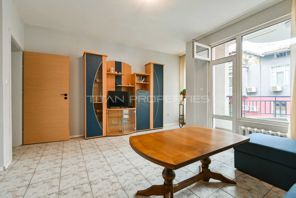 Продава се Тристаен апартамент в София, Център - 80 кв.м за 3000 €/кв.м - Снимка #2