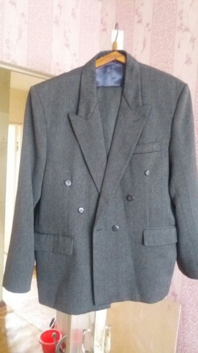 Продам мужской костюм