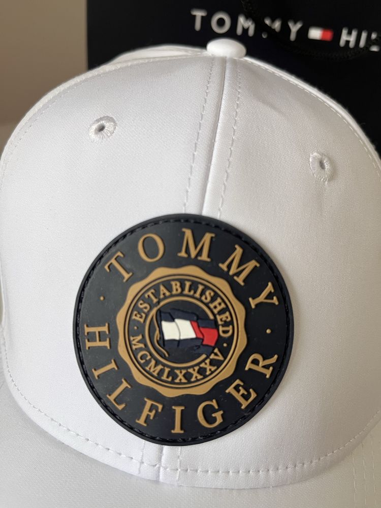 Кепка от Tommy hilfiger